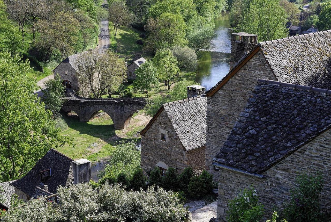 Gite De La Cascade Salles-la-Source Exterior foto